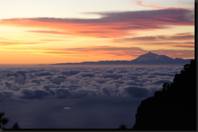 Ranní pohled z hor La Palmy k ostrovu Tenerife