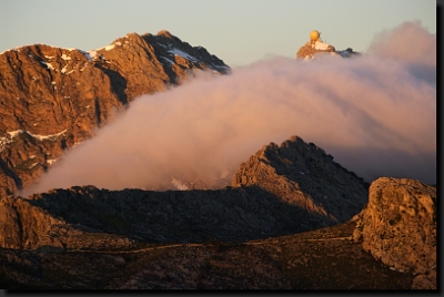 Při východu slunce v pohoří Serra de Tramuntana