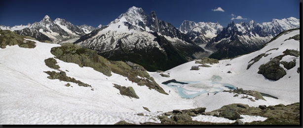 Masiv nejvyšší evropské hory Mont Blancu od severu