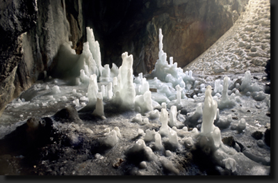 Ledová jeskyně v horách Durmitoru