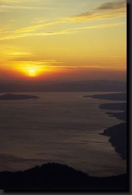 Jadranské pobřeží z pohoří Velebit