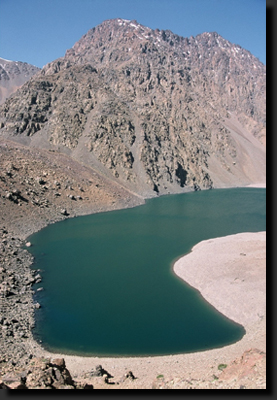 Ledovcové jezero Ifni ve Vysokém Atlasu